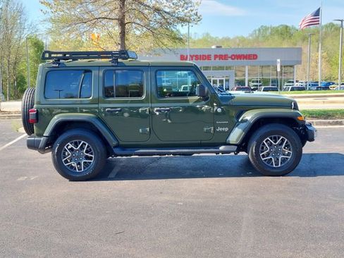 Used 2024 Jeep Wrangler Sahara w/ Technology Group image 5
