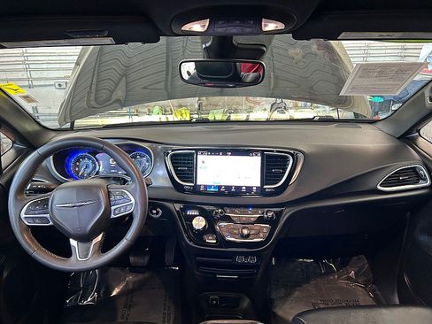 Used 2025 Chrysler Pacifica Select FWD image 23