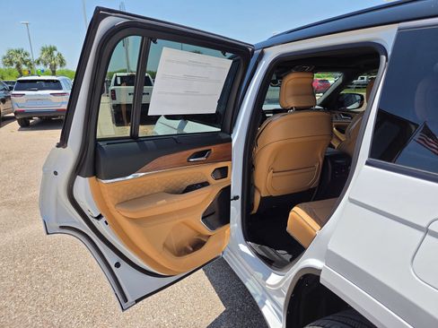New 2026 Jeep Grand Cherokee Summit w/ Obsidian Package AWD/4WD image 14