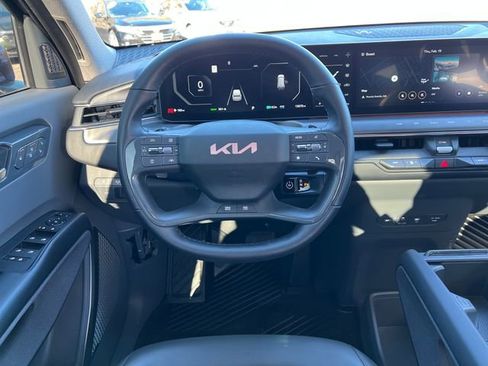 Used 2024 Kia EV9 Land image 15