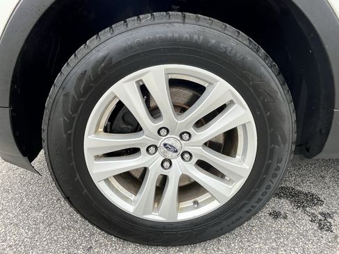 Used 2018 Ford Explorer XLT w/ Equipment Group 201A AWD/4WD image 12