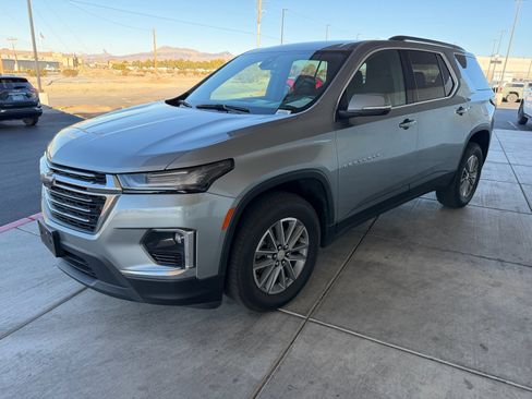 Used 2023 Chevrolet Traverse LT image 7