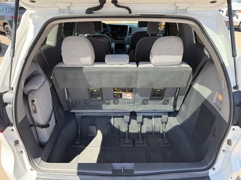 Used 2019 Toyota Sienna LE image 39
