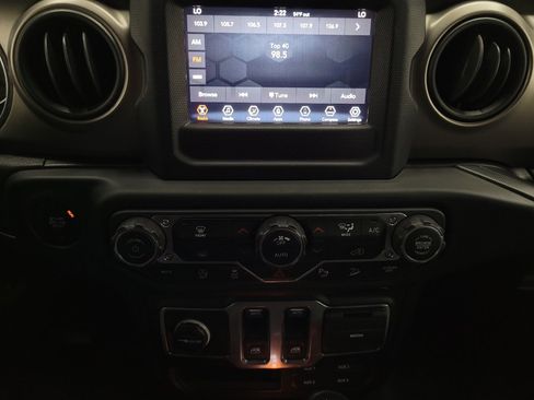 Used 2018 Jeep Wrangler Sport image 25