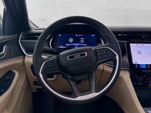 Used 2024 Jeep Grand Cherokee Limited image 18