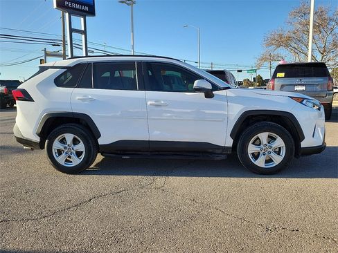 Used 2021 Toyota RAV4 XLE w/ Convenience Package image 12