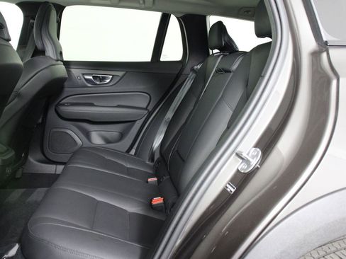 Certified 2025 Volvo V60 B5 Cross Country Plus image 32