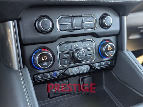 Used 2021 Chevrolet Tahoe Premier RWD image 28