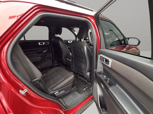 Used 2020 Ford Explorer XLT w/ Comfort Package image 14