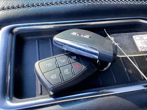 Used 2021 GMC Yukon XL Denali w/ Denali Premium Package image 9