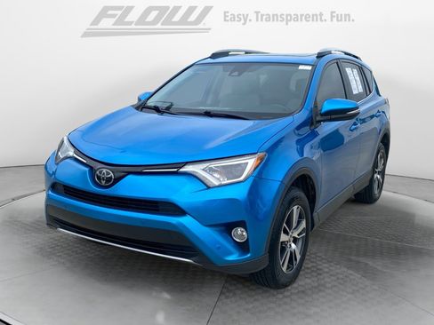 Used 2018 Toyota RAV4 XLE AWD/4WD image 4