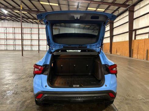 Used 2024 Chevrolet Trax RS w/ Sunroof Package FWD image 12