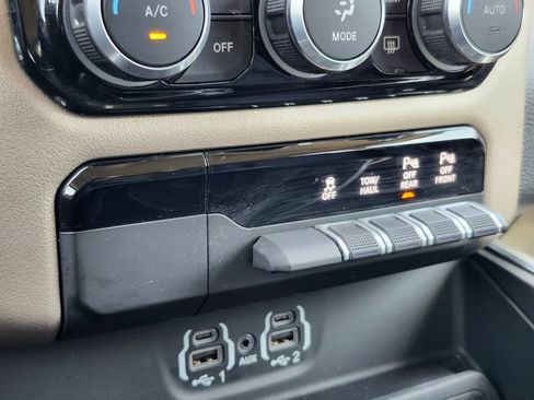 Used 2022 RAM 1500 Laramie AWD/4WD image 23