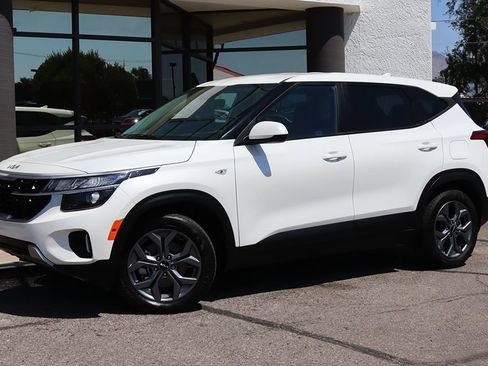Used 2024 Kia Seltos LX AWD/4WD image 3