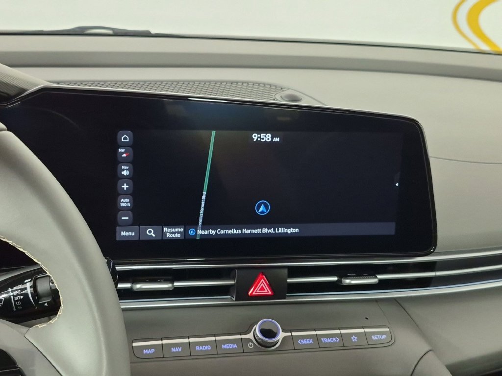 Used 2025 Hyundai Elantra SEL FWD image 27