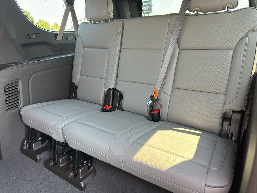 Used 2023 GMC Yukon XL SLT w/ SLT Premium Package AWD/4WD image 18