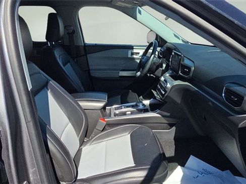 Used 2022 Ford Explorer XLT w/ Equipment Group 202A image 20