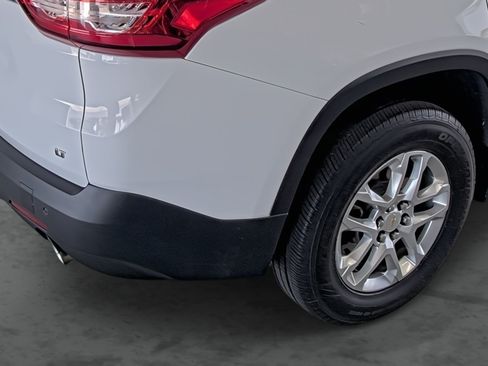 Used 2021 Chevrolet Traverse LT FWD image 13