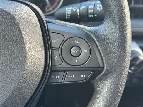 Used 2025 Toyota RAV4 XLE AWD/4WD image 22