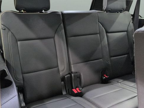 Used 2024 GMC Yukon SLT w/ SLT Luxury Package AWD/4WD image 24