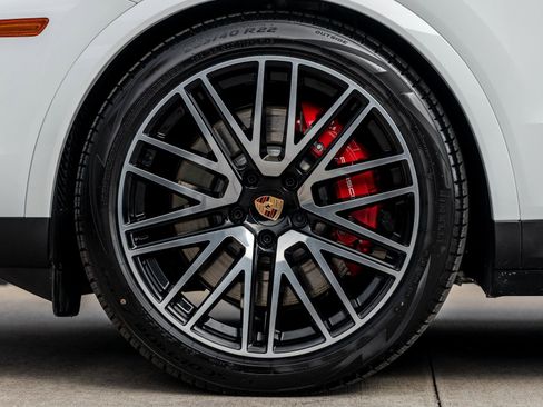 New 2026 Porsche Cayenne S image 13