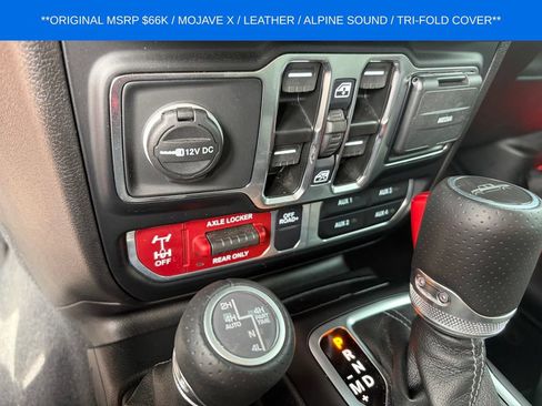 Used 2025 Jeep Gladiator Mojave AWD/4WD image 16