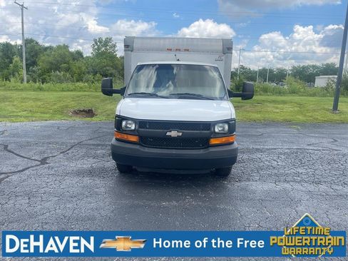 Used 2015 Chevrolet Express 3500 RWD image 9