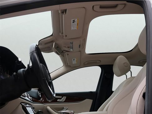 Used 2019 Mercedes-Benz E 300 4MATIC image 39