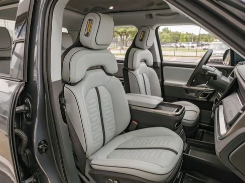 Used 2023 Rivian R1T Adventure image 40