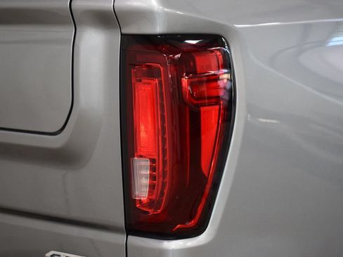 Used 2023 GMC Sierra 1500 AT4 w/ Technology Package AWD/4WD image 19