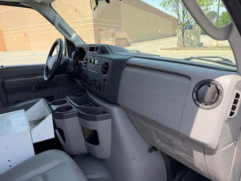 Used 2014 Ford E-250 and Econoline 250 w/ Power Group image 12