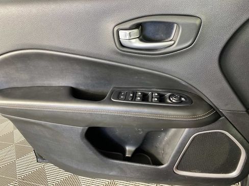Used 2018 Jeep Compass Latitude w/ Popular Equipment Group AWD/4WD image 23