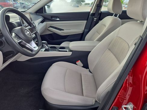 Used 2025 Nissan Altima 2.5 SV FWD image 16