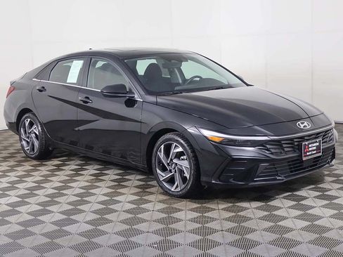 Used 2025 Hyundai Elantra SEL FWD image 48