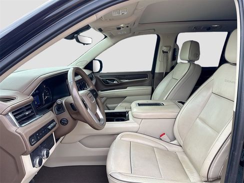 Used 2021 GMC Yukon Denali w/ Denali Premium Package image 11