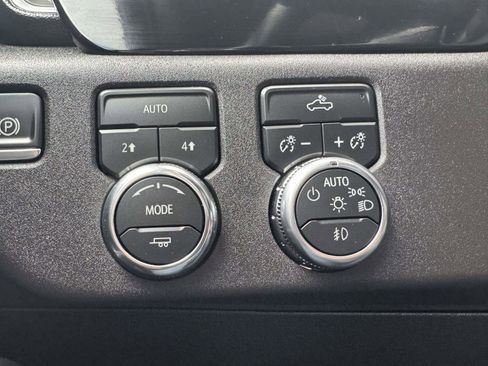 Used 2025 GMC Sierra 1500 Elevation image 24