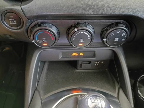 Used 2020 MAZDA MX-5 Miata Sport RWD image 42