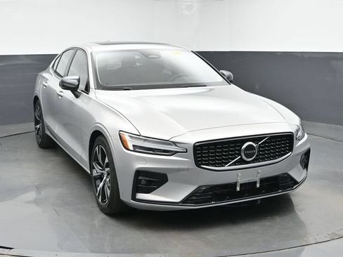 Used 2024 Volvo S60 B5 Core w/ Climate Package FWD image 2