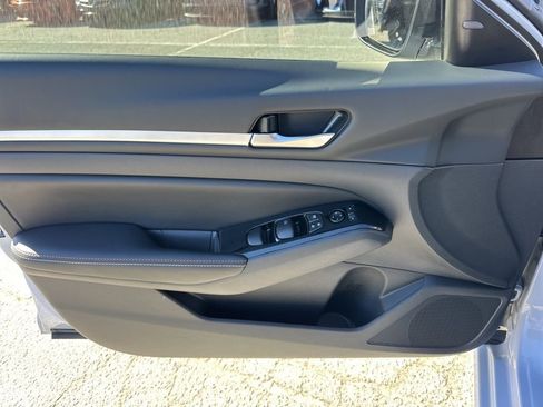 Used 2024 Nissan Altima 2.5 SR w/ SR Premium Package image 25