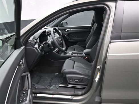 New 2025 Audi Q3 2.0T Premium image 9