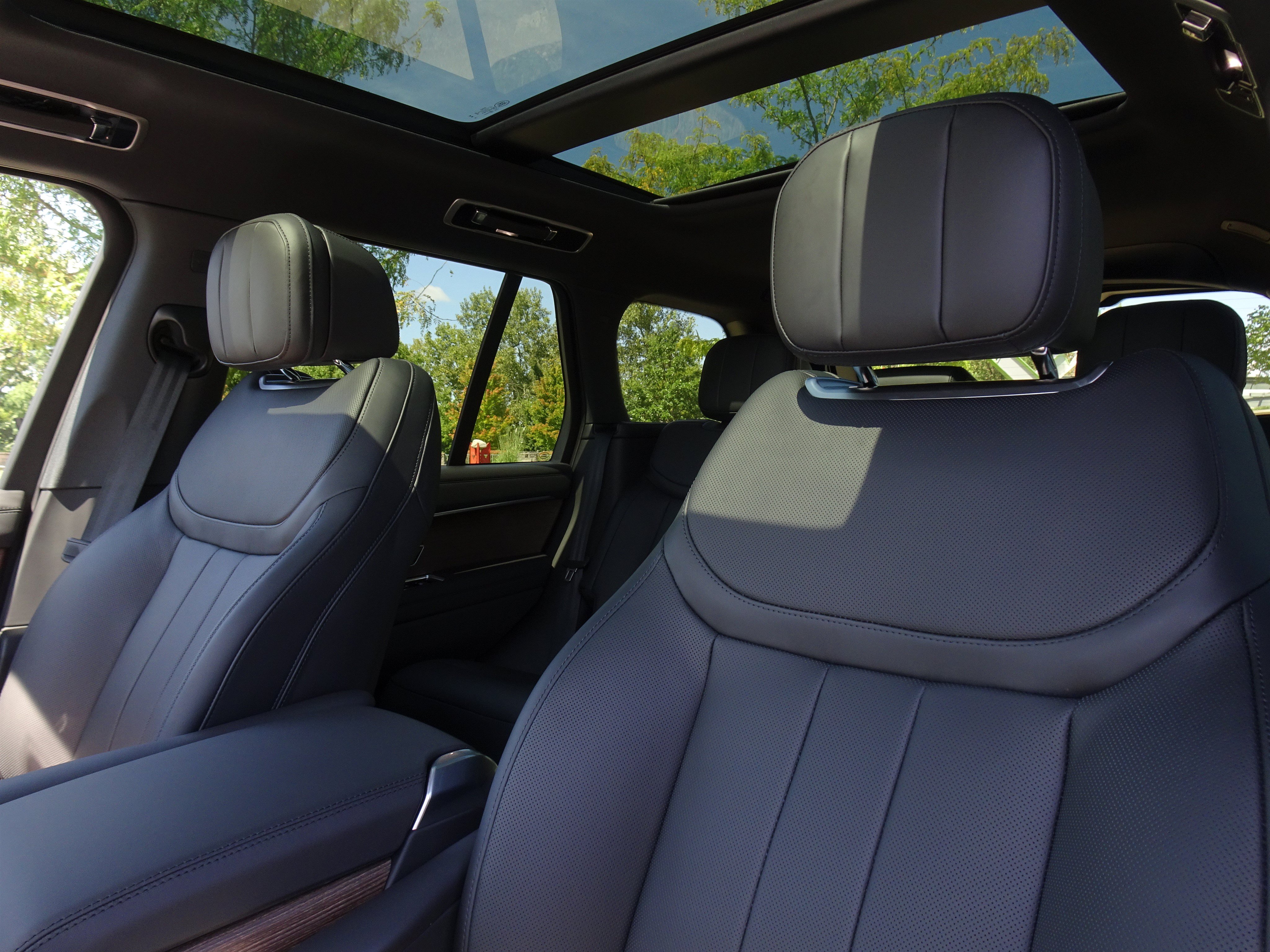 New 2026 Land Rover Range Rover SE AWD/4WD image 16
