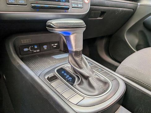 Used 2024 Hyundai Kona SEL FWD image 11