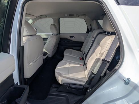 New 2026 Nissan Pathfinder SL image 5