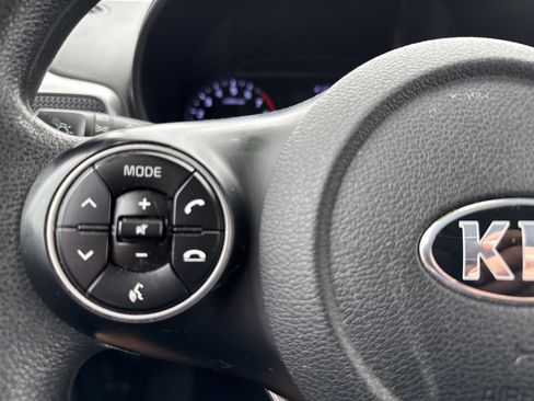 Used 2020 Kia Soul LX FWD image 18
