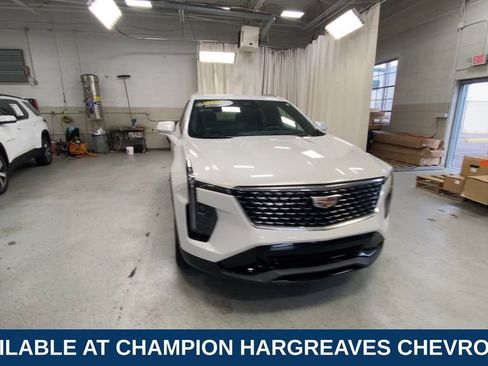 Used 2024 Cadillac XT4 Premium Luxury w/ Cold Weather Package AWD/4WD image 3