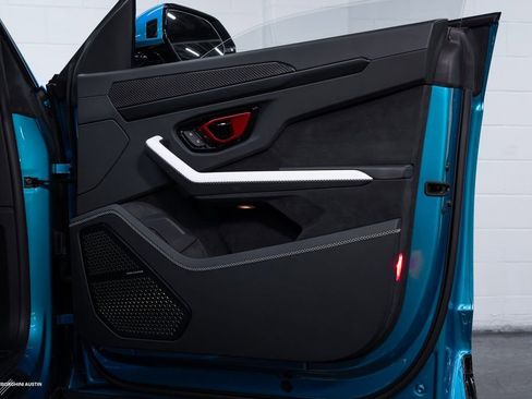 Used 2025 Lamborghini Urus SE image 49