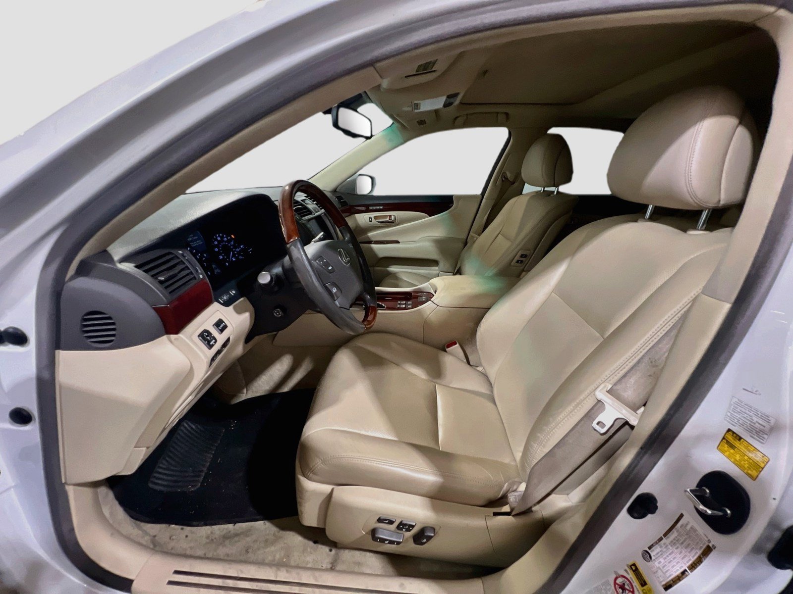 Used 2010 Lexus LS 460 AWD w/ Comfort Pkg image 15