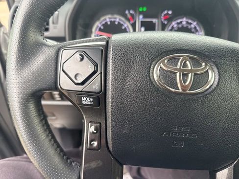 Used 2022 Toyota 4Runner TRD Off-Road Premium AWD/4WD image 15
