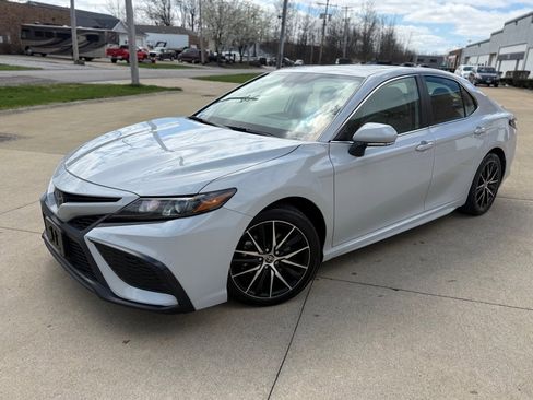 Used 2023 Toyota Camry SE w/ Cold Weather Package image 1