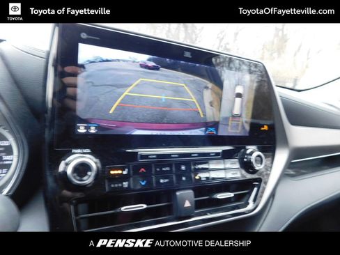 Used 2021 Toyota Highlander Limited image 9